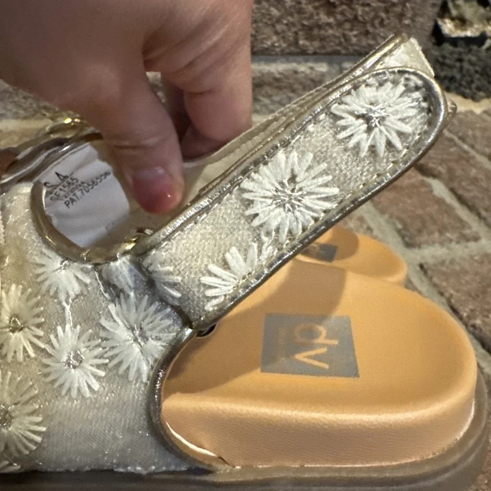 DV Dolve Vita Allanie Floral Embroidered Double Gold Buckle Sandals Girls Size 4
